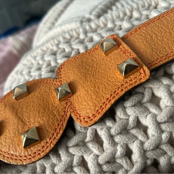 Studded  leather belt - Picture 5 of 14